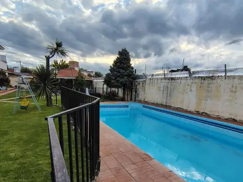 Casa 6 ambientes con 4 baños