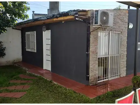 CASA AMERICANA 3 AMB. - GARAGE - QUINCHO - PISCINA - JARDIN - TOILETTE - MAS DTO. DE 2 AMB. C/ RENTA