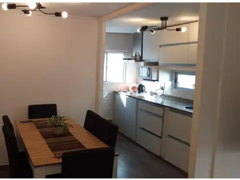 CASA AMERICANA 3 AMB. - GARAGE - QUINCHO - PISCINA - JARDIN - TOILETTE - MAS DTO. DE 2 AMB. C/ RENTA