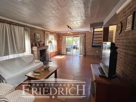 Casa en Venta con 3 cocheras