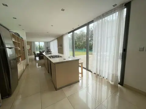 Casa 4 ambientes con 3 baños