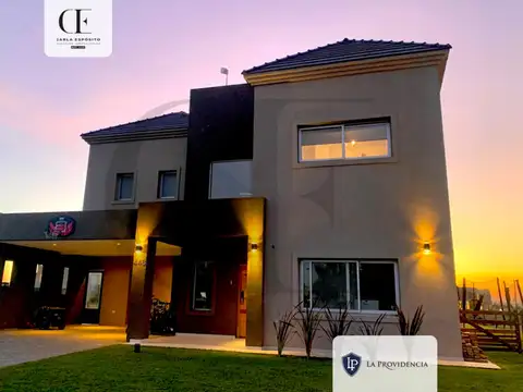 Casa 5 ambientes con 4 baños