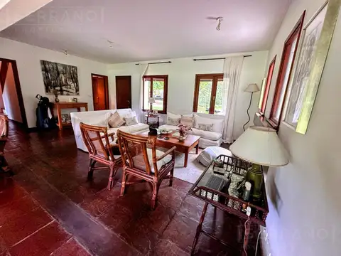 Casa 5 ambientes con 3 baños