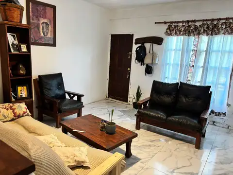 Depto Tipo Casa 4 ambientes con 2 baños