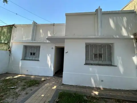 Mr Ross 500, casa 2 dormitorios mas comodin, patio