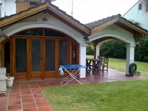 Casa en Venta con 2 cocheras