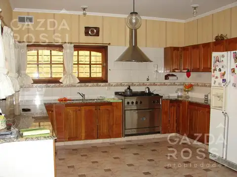 URBANO GONZALEZ entre BRUZZONE y DEL CASTILLO