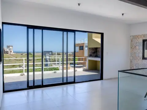 Casa en venta c/ cochera en Punta Negra