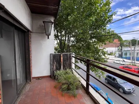 Casa en Venta 4 ambientes con garage jardin local y deposito