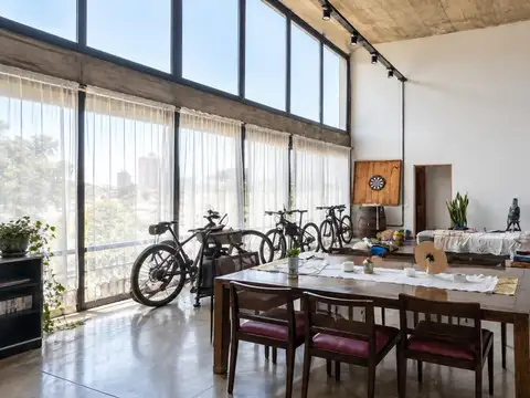 Casa en Alquiler con 5 cocheras