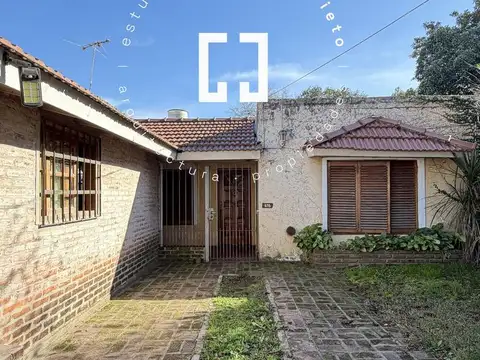 VENTA CASA 4 AMB. CON JARDIN APTO CREDITO OPORTUNIDAD