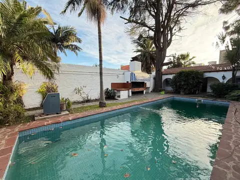 Casa en Venta con 5 cocheras