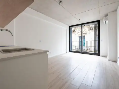 Edificio a estrenar en Monserrat. Monoambiente en venta con balcón al frente. Super luminoso.