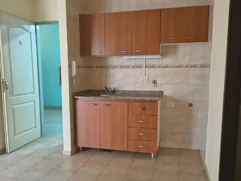 Departamento 2 amb. con patio. Buena Ubicación Hurlingham 