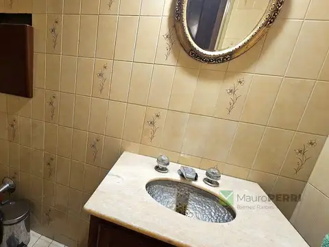 Casa 6 ambientes con 2 baños