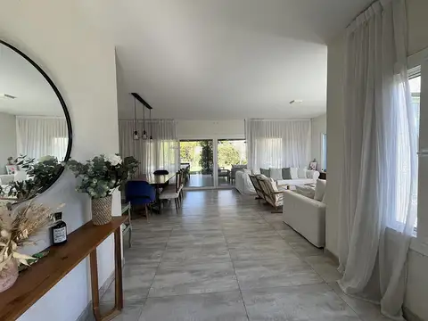 Casa 5 ambientes con 3 baños