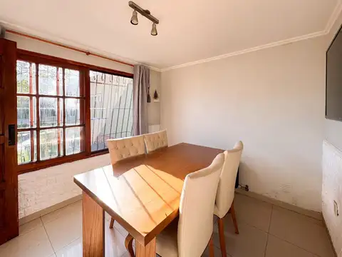 Casa en Venta con 4 cocheras