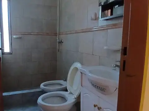 Casa 7 ambientes con 2 baños