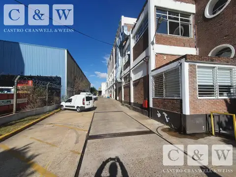 Depósito con oficinas corporativas - Zona Industrial