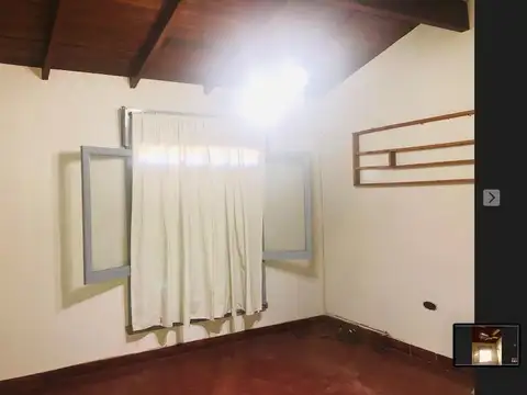 Casa 4 ambientes con 2 baños