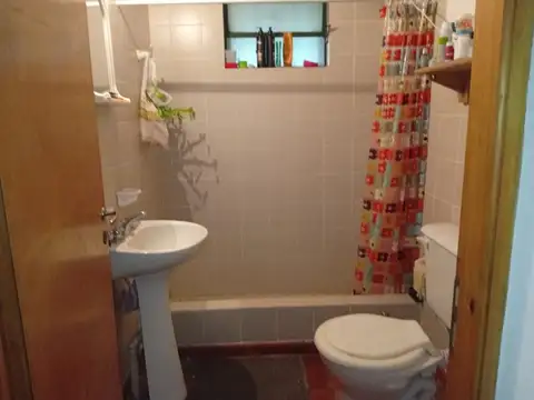 VENTA DE QUINTA CON DOS CASAS EN LAS FLORES