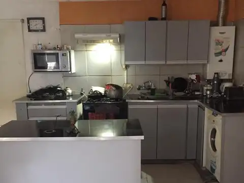 Casa  4 habitaciones 2 baños 1 cochera - Terreno 760mts2 - Villa Elvira