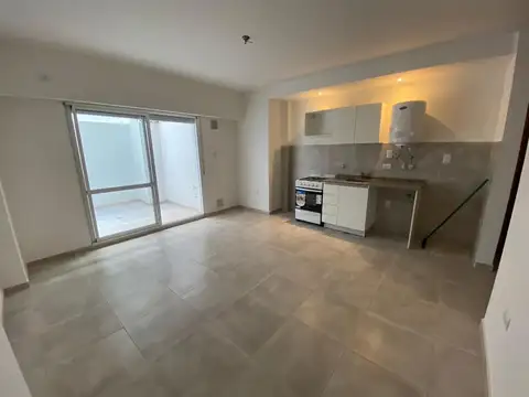 ALQUILER MONOAMBIENTE + PATIO /PARAGUAY 357