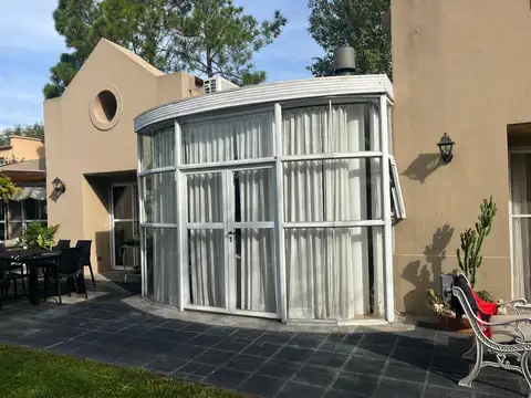 Casa 8 ambientes con 5 baños
