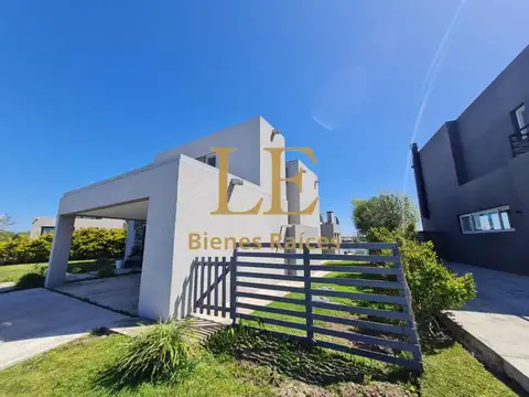 Casa en Venta con 4 cocheras