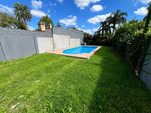 Casa de 2 dormitorios con comodín jardín y piscina en alquiler  Fisherton Rosario