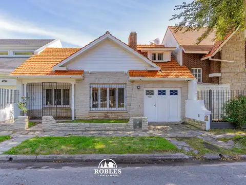 Chalet ideal uso profesional, en el barrio los Troncos