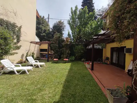 Casa 6 ambientes con 4 baños