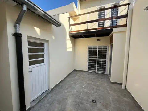 Casa 4 ambientes con 1 baño