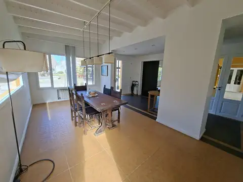Casa en Venta con 4 cocheras