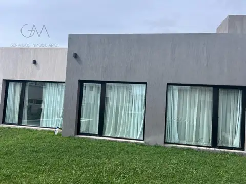 Casa 4 ambientes con 3 baños