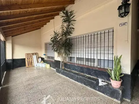 Casa 3 ambientes en venta Quilmes Oeste