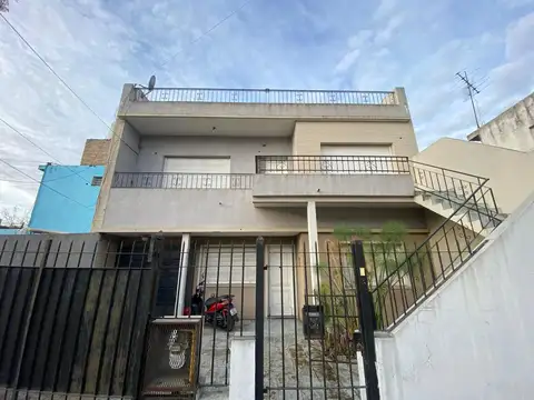 Casa en alquiler 3 ambientes con jardin