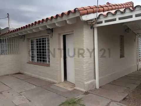 Casa 7 ambientes con 2 baños