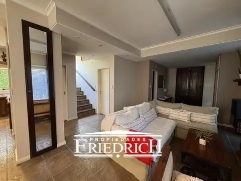 Casa 5 ambientes con 3 baños