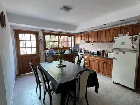 Casa 5 ambientes con 2 baños