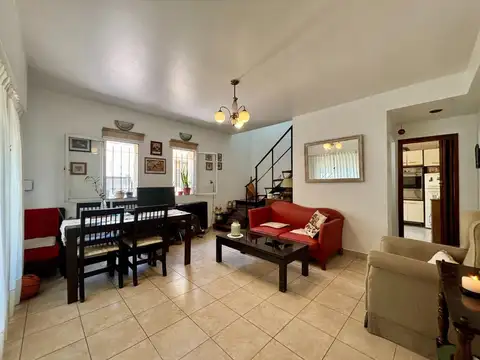 Venta Ph cinco ambientes en Santos Lugares