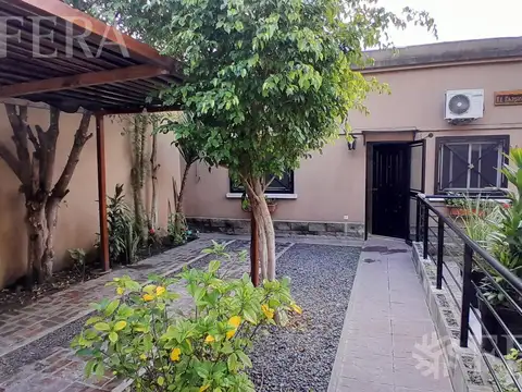 Alquiler PH 2 ambientes con cochera en Wilde