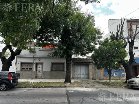 Venta Casa 4 ambientes con cochera y patio en Wilde