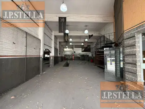 Local Comercial Doble 766 m² s/ Avenida (Baños - Vestuarios - Oficinas) - Ramos Mejia