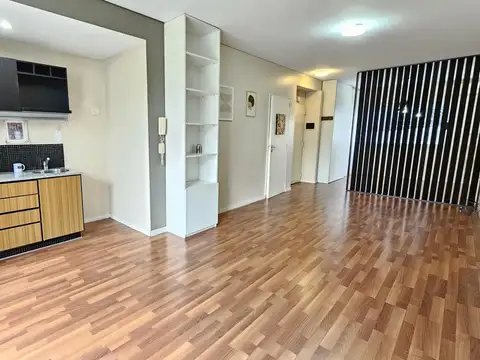 Generoso monoambiente con balcón y amenities!