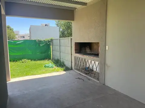 Casa en Alquiler con 1 cochera