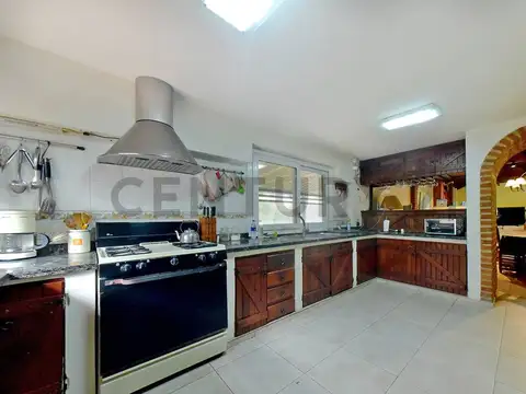 Casa 5 ambientes con 3 baños