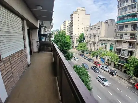 3 ambientes con dependencia fte balcón, BAULERA Y COCHERA!