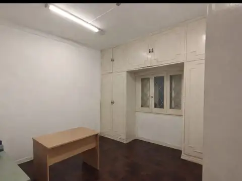 Casa 3 ambientes en venta en Quilmes con jardín