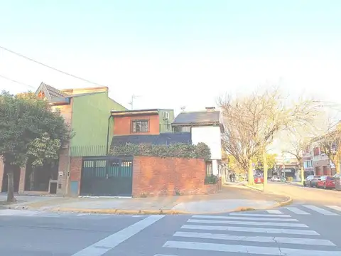 CASA Esq.2Ptas.PB Patio Garaje-hall-LCdor.Ccina Comedor-2Hab.Baño *P.ALTA:2Hab+Lav.Cub Quincho Tza.